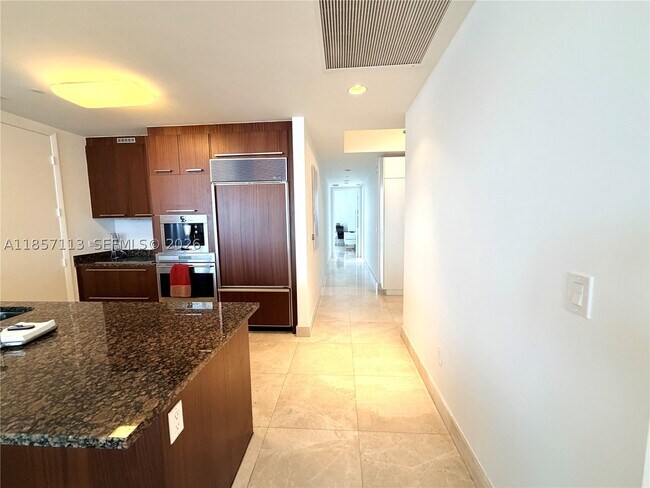 Building Photo - 16001 Collins Ave