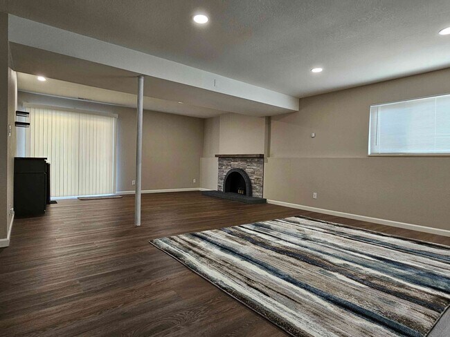 Family Rm - 4444 Valencia Cir