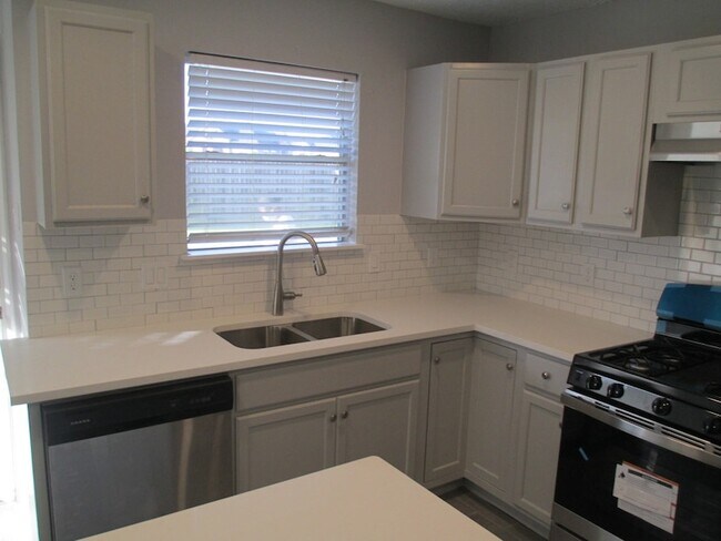 Building Photo - 16714 Cheshire Pl Dr
