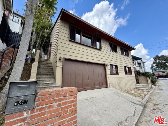 Building Photo - 6871 Pacific View Dr