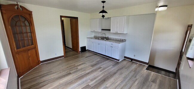 Building Photo - Single Level 2 Bed Half-Duplex