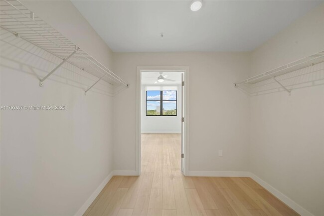 Building Photo - 555 NE 8th St