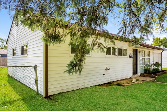Building Photo - 4851 N Kenyon Dr