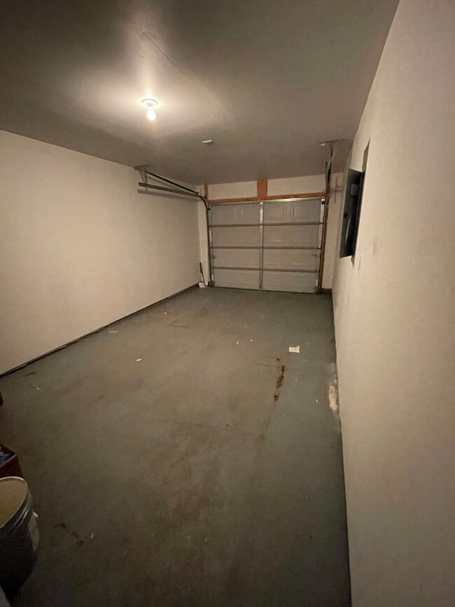 Building Photo - Updated 3 Bed 3 Bath Townhouse in Marietta!