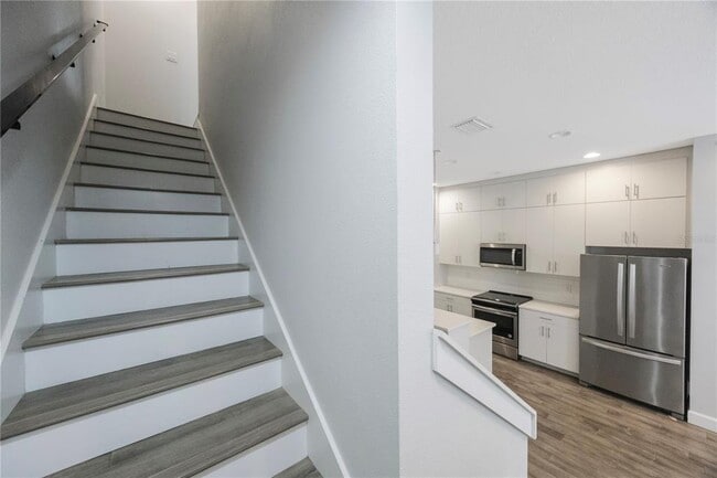 Building Photo - 1330 W Gray St