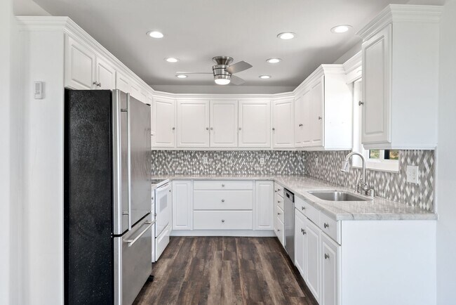 Building Photo - Live in Luxury: Spacious Sanctuary - Oceanfront Condo View Home with Mesmerizing Pacific Views