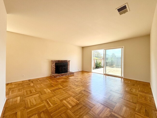 Building Photo - Spacious Ranch-Style Home with Bonus Room ...