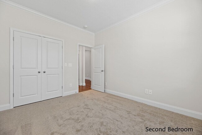 Building Photo - MAINTENANCE FREE, LUXURY TOWNHOME IN FARRA...