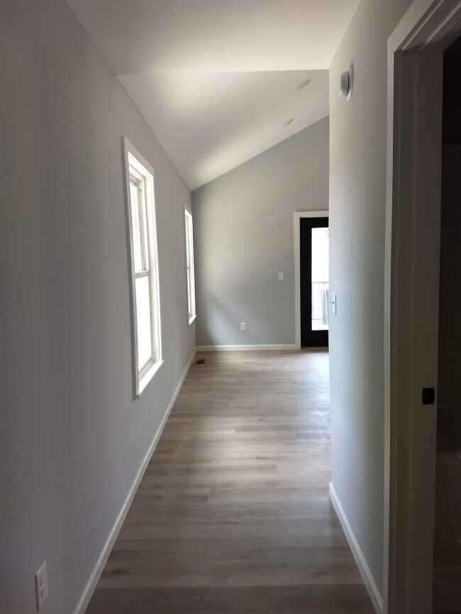 Building Photo - 557 Siever Rd