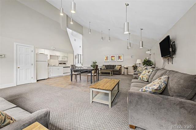 Building Photo - 7665 E Eastman Ave