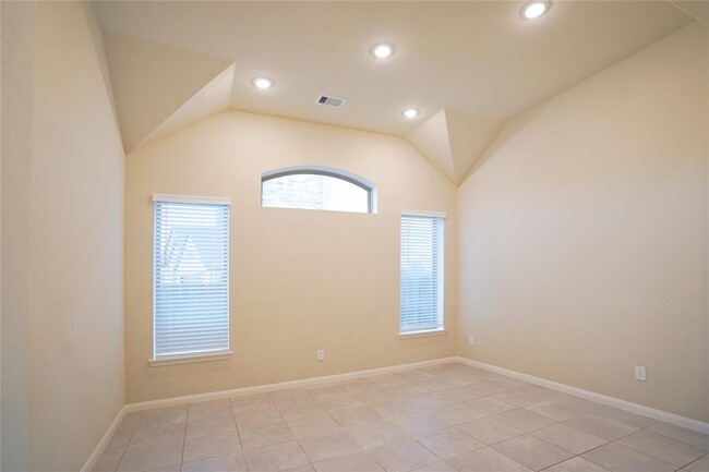 Building Photo - 29034 Canyon Oak Dr