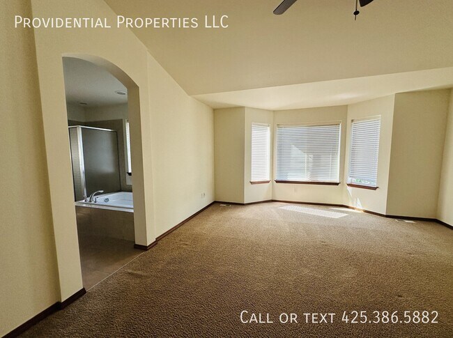 Building Photo - 7625 NE 201st Pl