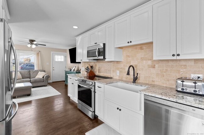 Building Photo - 27 Strathmore Rd