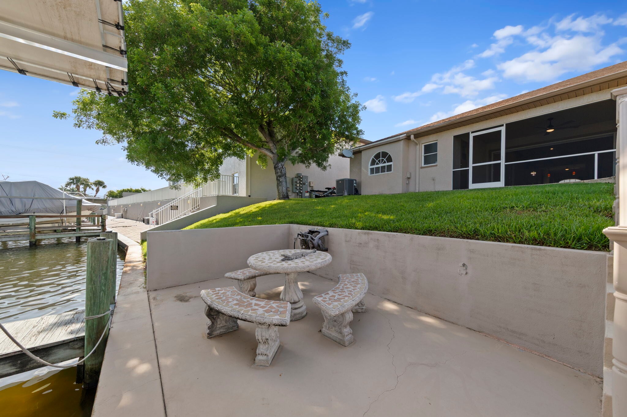Building Photo - 409 SW 47th Ter