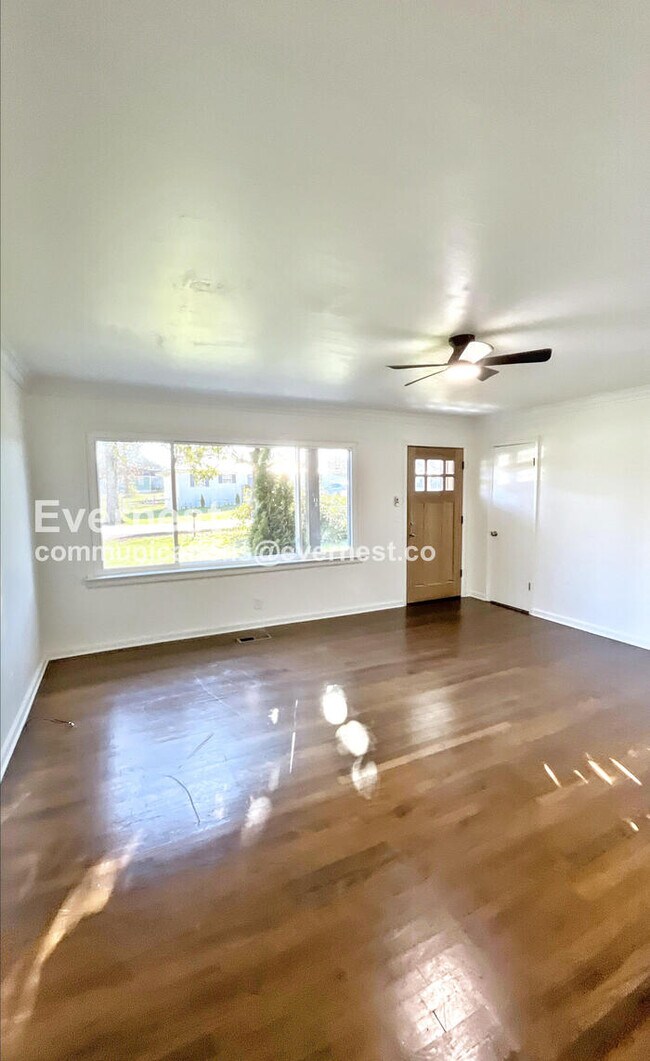 Building Photo - 15 Walker Ave