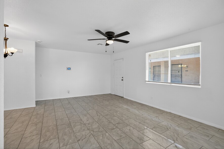Building Photo - 6911 W Villa Rd