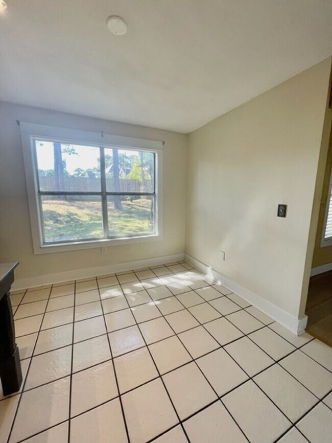 Building Photo - 1315 Forest Shore Dr