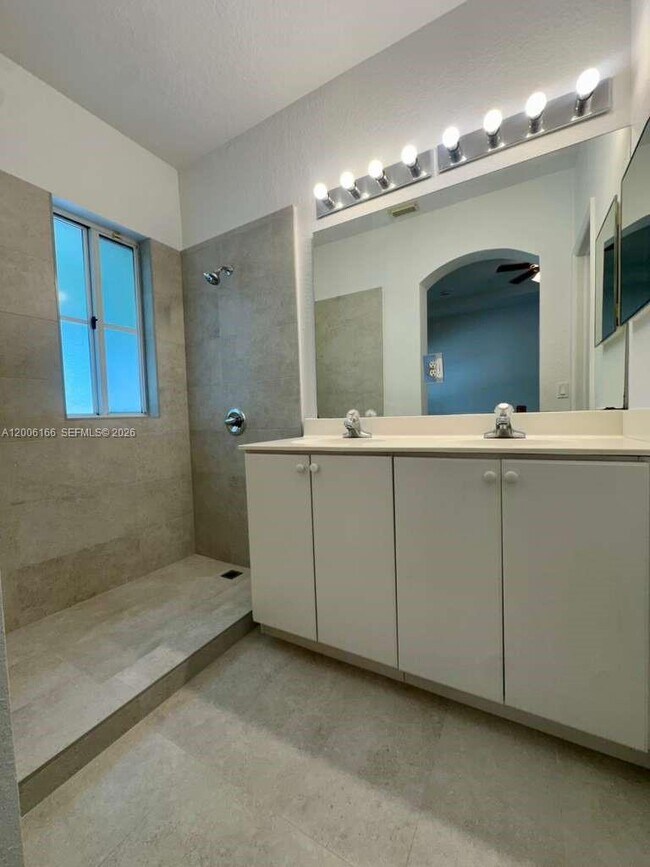 Building Photo - 10760 NW 82nd Terrace