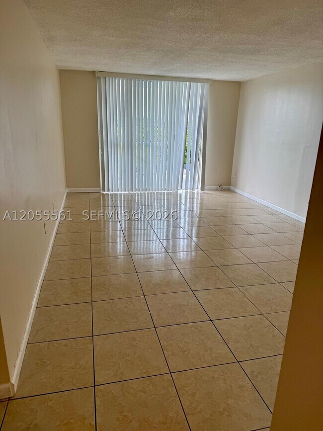 Building Photo - 498 NW 165th St