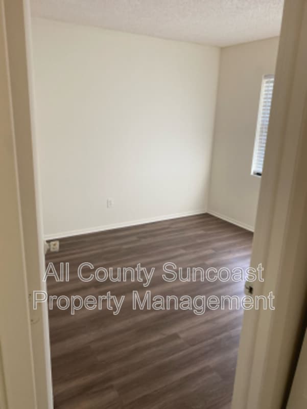 Building Photo - 536 E Curlew Pl