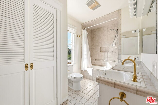 Building Photo - 360 23rd St