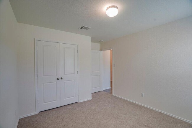Building Photo - 3200 Windy Vane Dr