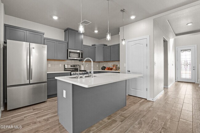 Building Photo - 7437 Schweitz Ct