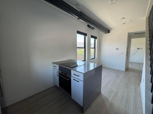 Building Photo - 973 E Broad St