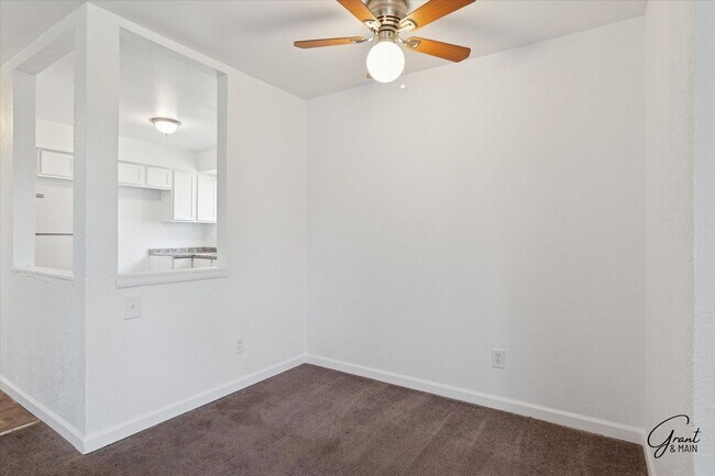 Building Photo - $1300 3 bedroom