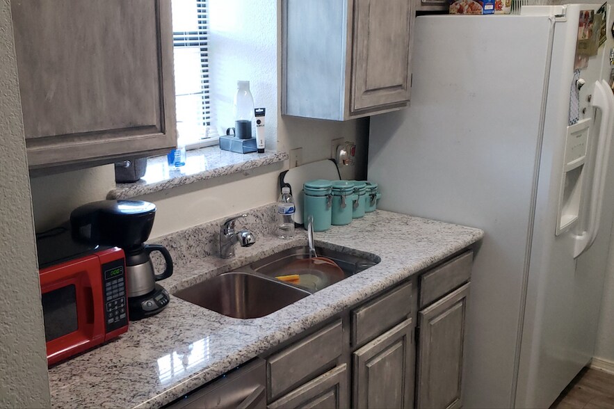 Building Photo - 1717 Dynasty Dr