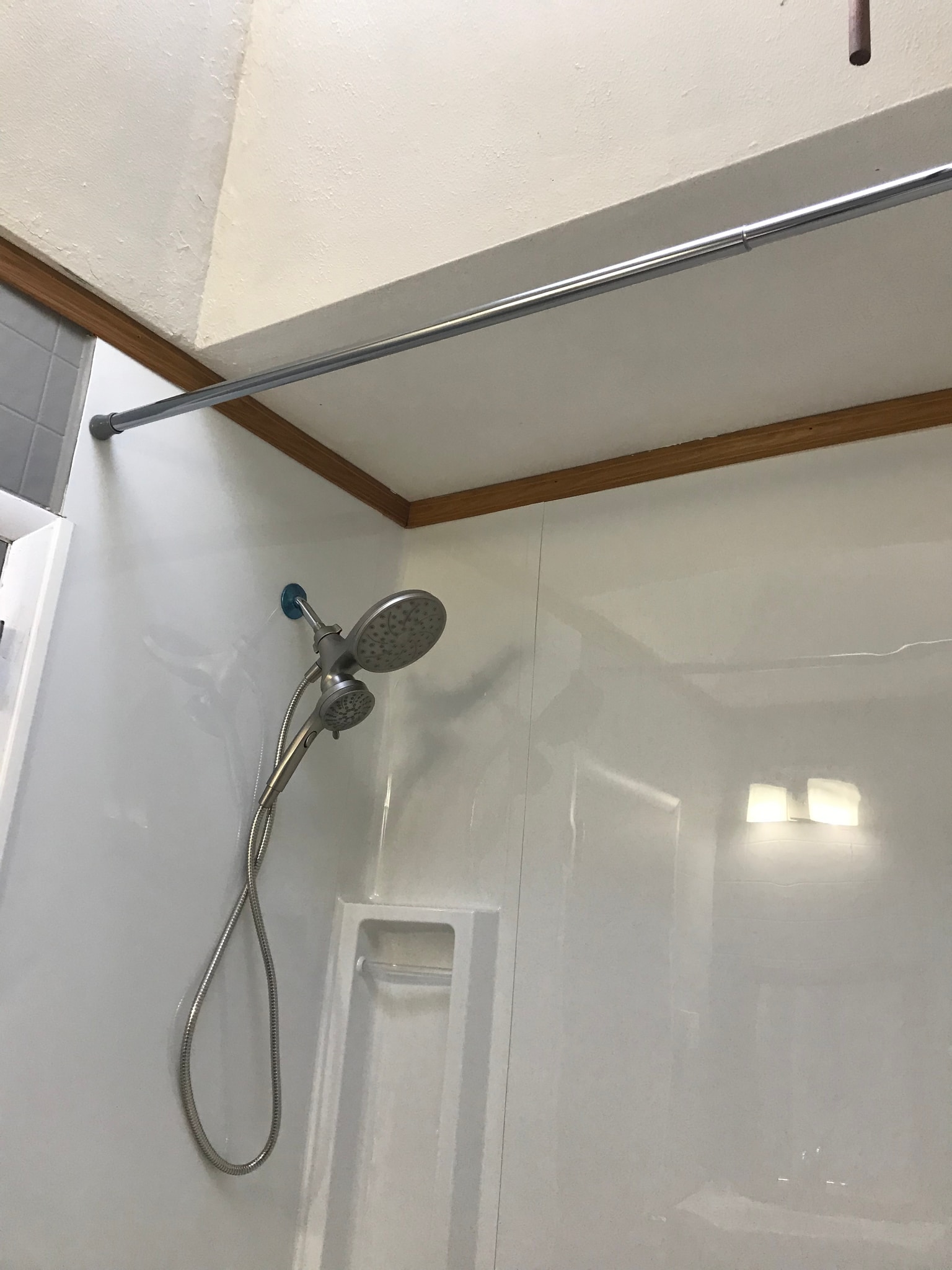 full bath - 1329 E 23rd St