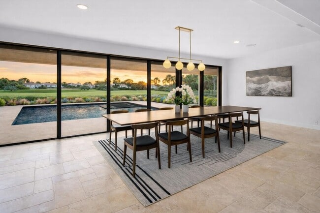 Building Photo - 739 Pine Lake Dr