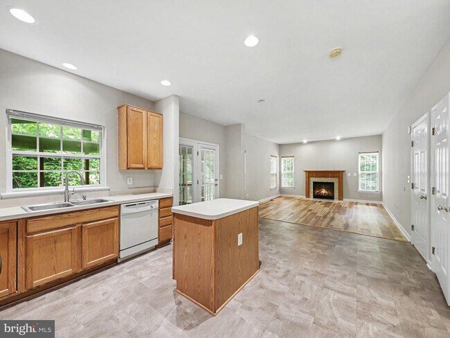 Building Photo - 5641 Eppes Island Pl