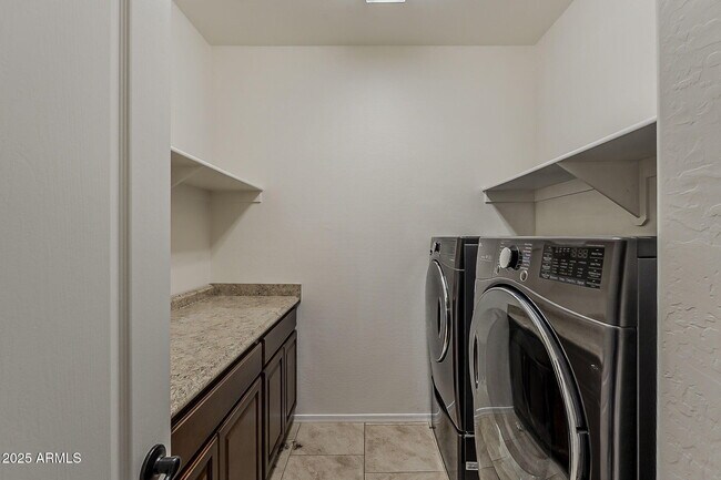 Building Photo - 2008 E Stacey Rd