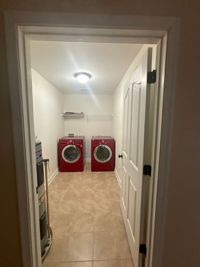 Building Photo - Spacious 4-Bedroom Home Near Base – No Tun...