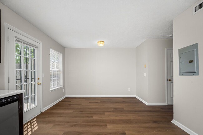 Building Photo - Hamlet Square Townhomes -2304A