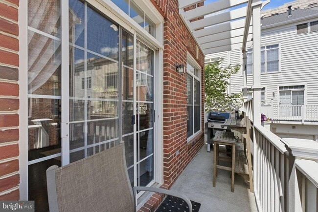 Building Photo - 1329 N Barton St