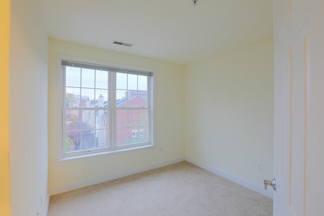Building Photo - 803 McHenry St