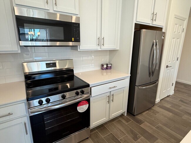 Building Photo - Stunning New Construction Home with Design...