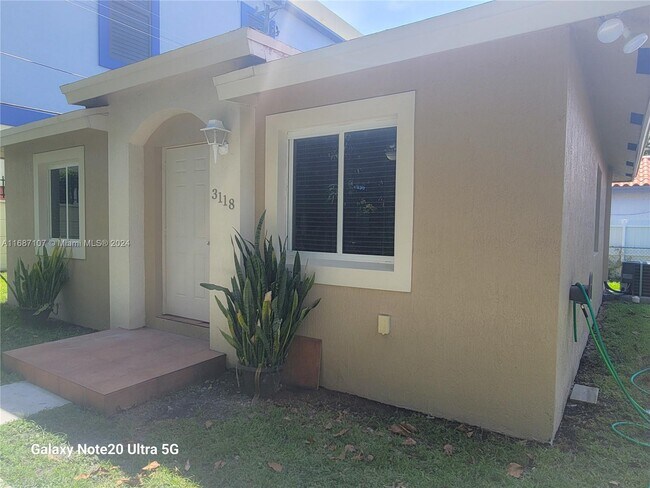 Building Photo - 3118 SW 7th St