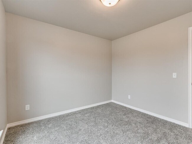 Building Photo - 2204 Wheatheart Dr