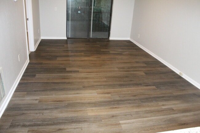 Building Photo - 1007 Windsong Cir