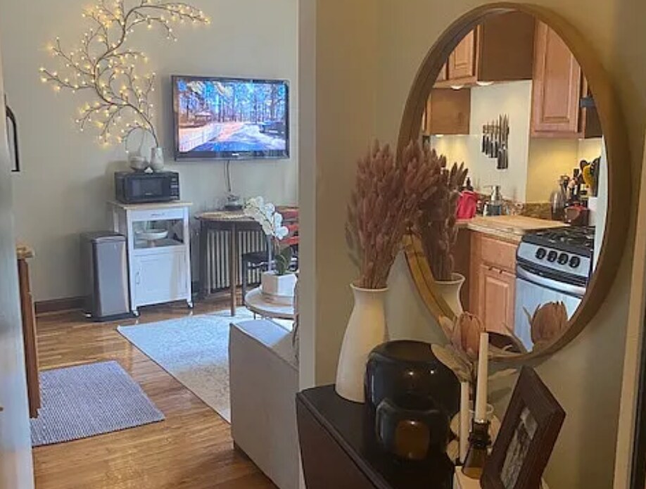 *Pictures are representative samples of the advertised unit. In some cases, the actual units you tou - 112 Queensberry St