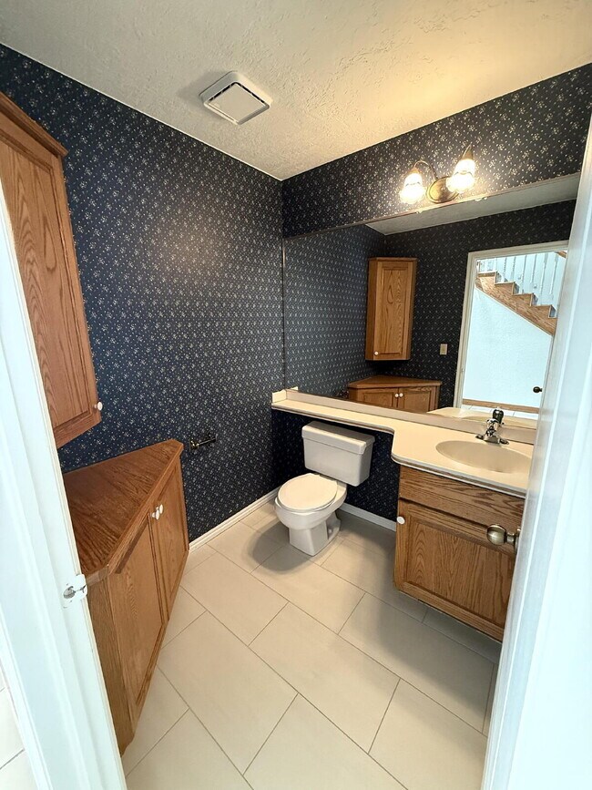 Building Photo - AVAILABLE AUGUST 4TH- RENT - 5 BDRM - 5 1/2 BATH - VIEWS VIEWS VIEWS
