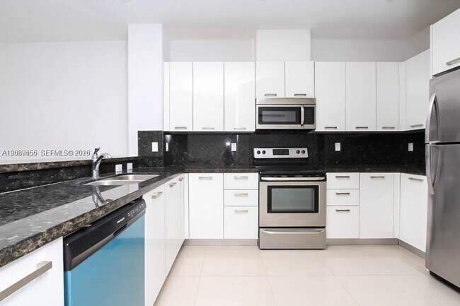 Building Photo - 15505 SW 12th Terrace