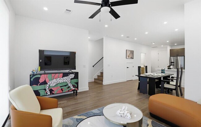 Building Photo - 1208 W Oltorf St