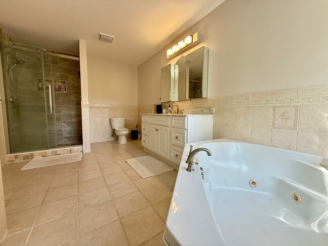 Building Photo - 218 Rangeway Rd