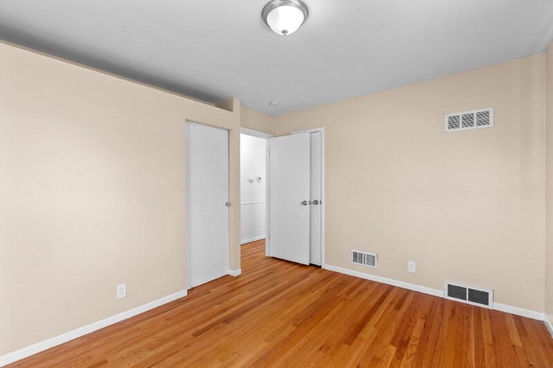 Building Photo - 10805 Spring Garden Dr