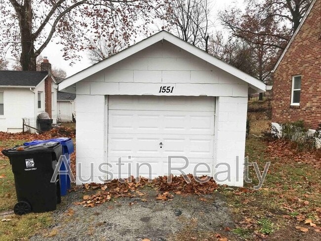 Building Photo - 1551 N Hanley Rd