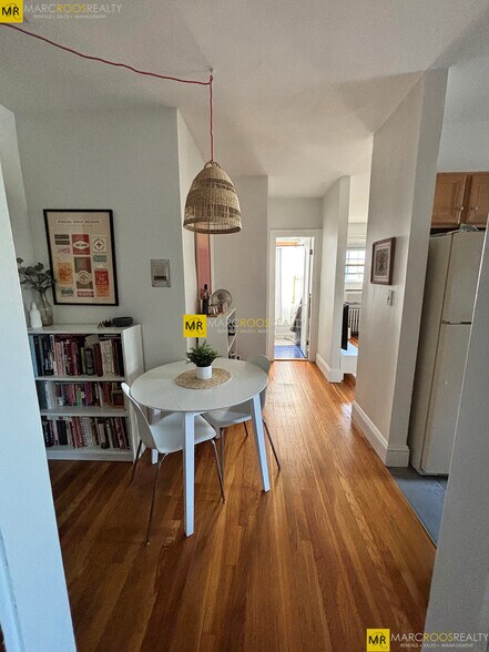 Building Photo - 52 Strathmore Rd